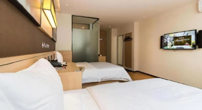 Bed in IU Hotels Guangzhou Panyu Dashi Chimelong Safari Park
