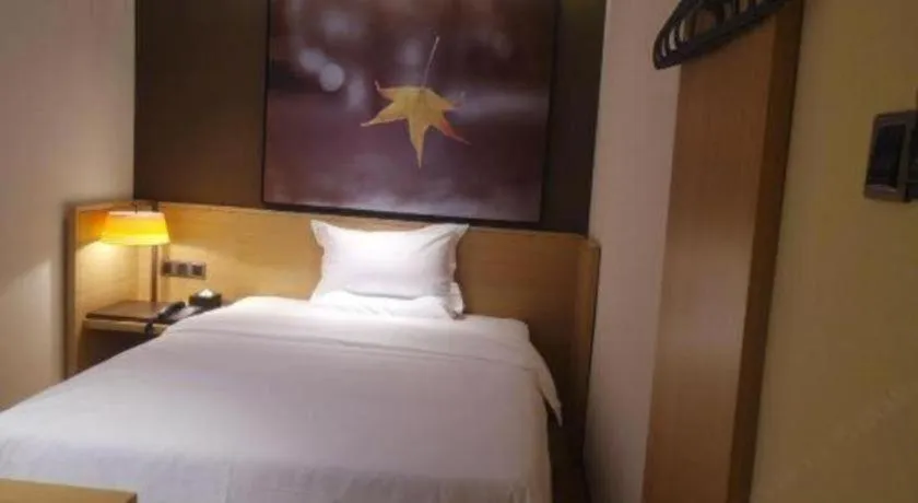 Bed in IU Hotels Guangzhou Panyu Dashi Chimelong Safari Park