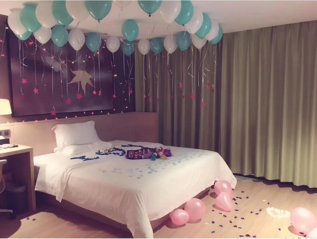 Bed in IU Hotels Guangzhou Panyu Dashi Chimelong Safari Park