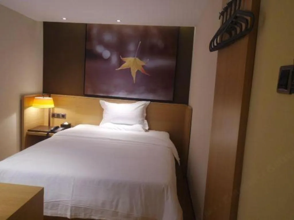 Bed in IU Hotels Guangzhou Panyu Dashi Chimelong Safari Park