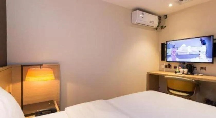 Bed in IU Hotels Guangzhou Panyu Dashi Chimelong Safari Park