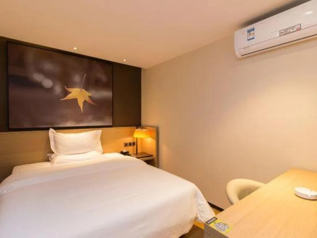 Bed in IU Hotels Guangzhou Panyu Dashi Chimelong Safari Park