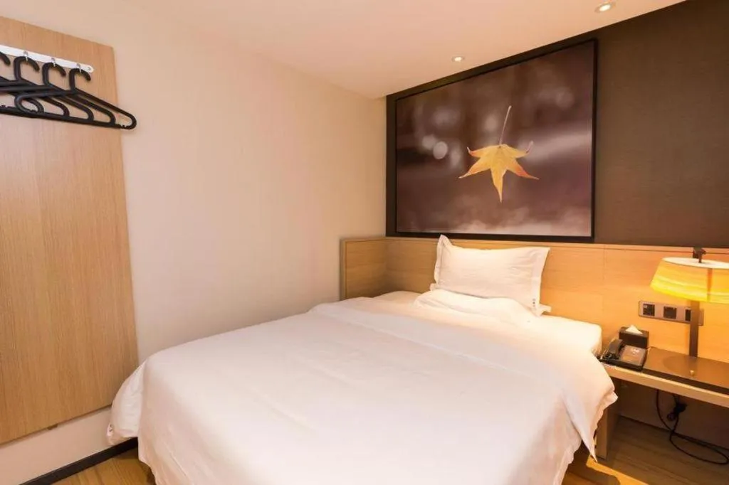 Bed in IU Hotels Guangzhou Panyu Dashi Chimelong Safari Park