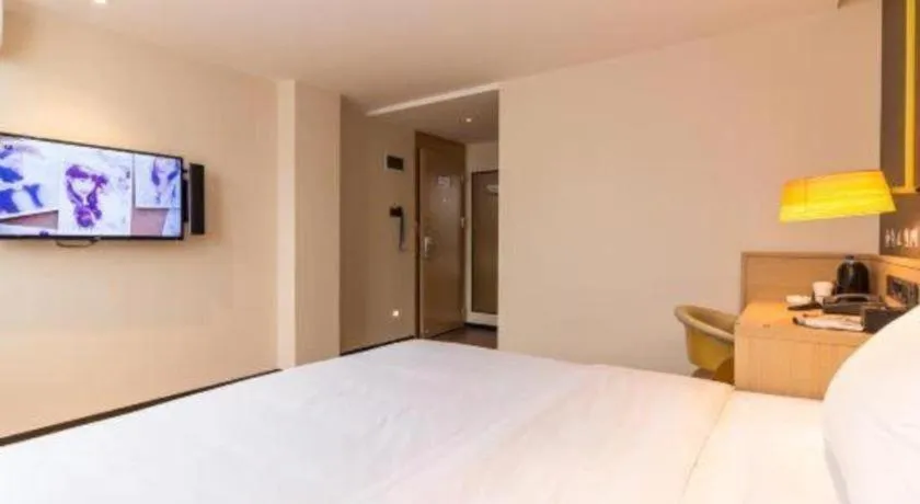 Bed in IU Hotels Guangzhou Panyu Dashi Chimelong Safari Park