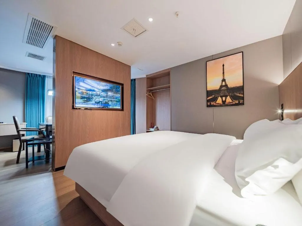 Bed in James Joyce Coffetel Xi'an Laochenggen Hongmiaopo Metro Station