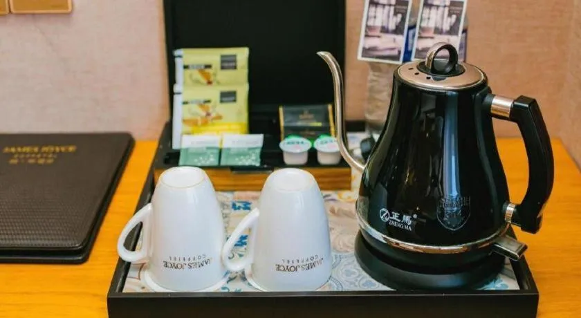 James Joyce Coffetel Xi'an Laochenggen Hongmiaopo Metro Station