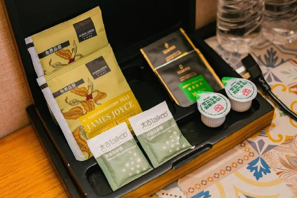 James Joyce Coffetel Xi'an Laochenggen Hongmiaopo Metro Station