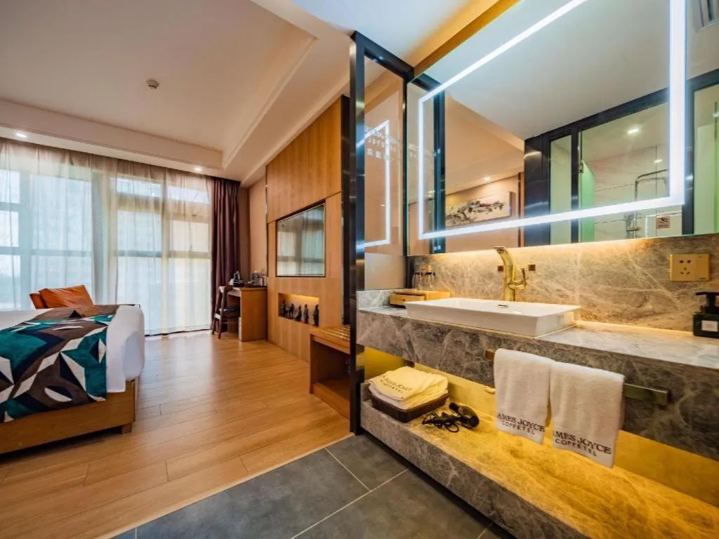 James Joyce Coffetel Xi'an Laochenggen Hongmiaopo Metro Station