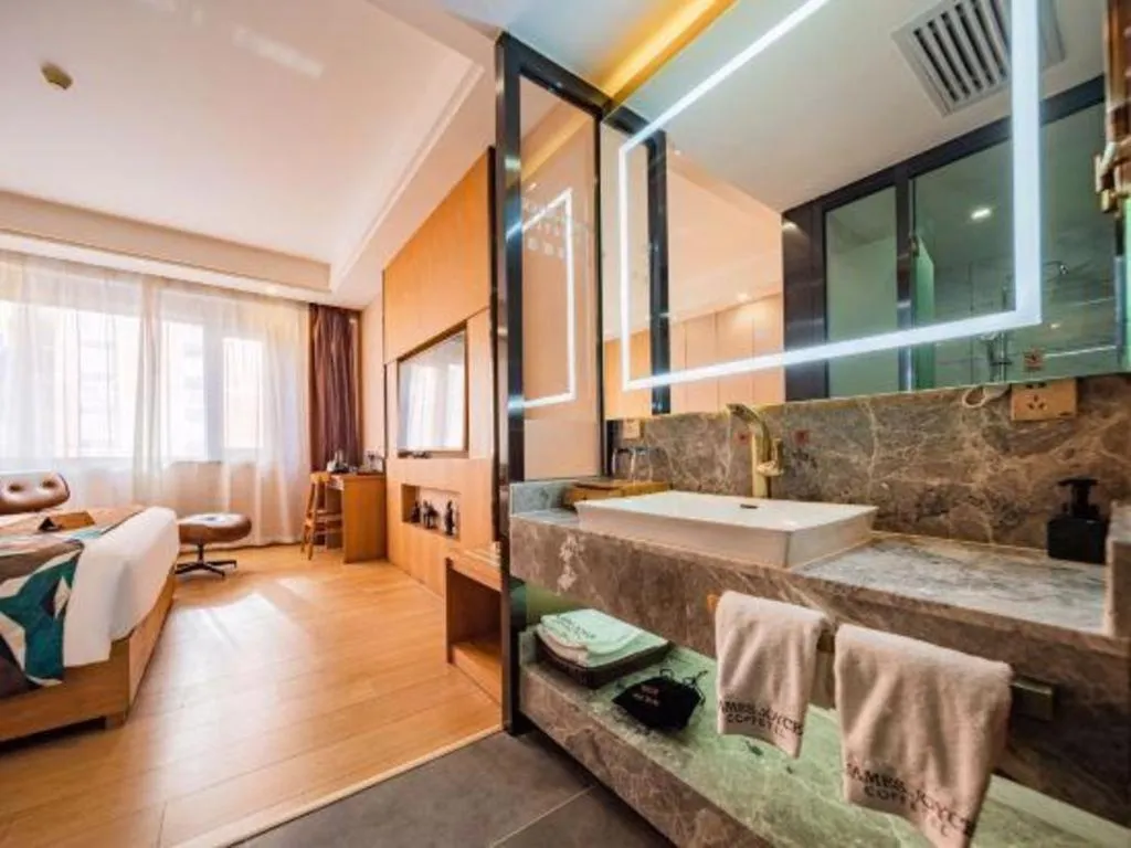 Bed in James Joyce Coffetel Xi'an Laochenggen Hongmiaopo Metro Station