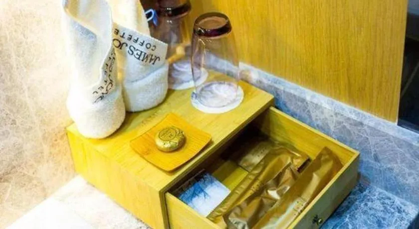 James Joyce Coffetel Xi'an Laochenggen Hongmiaopo Metro Station