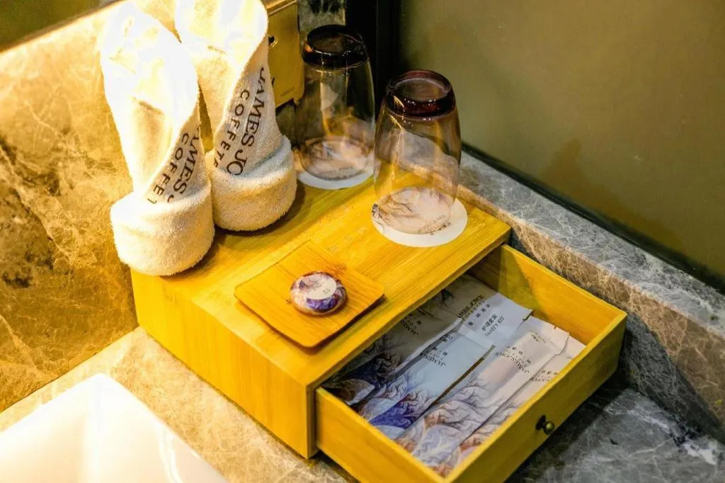 James Joyce Coffetel Xi'an Laochenggen Hongmiaopo Metro Station