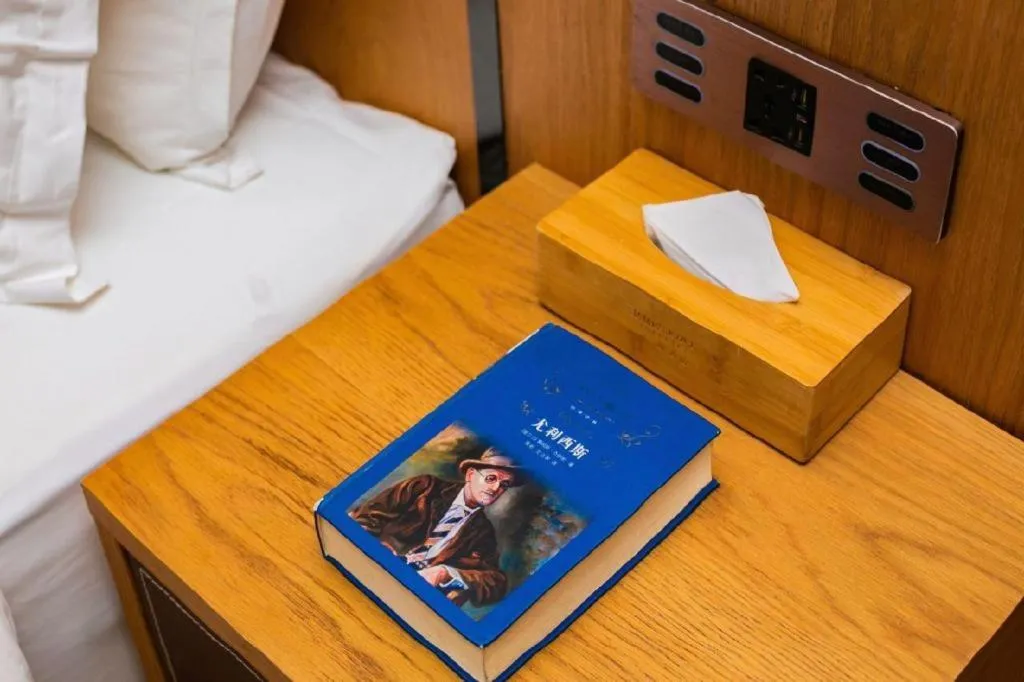 Bed in James Joyce Coffetel Xi'an Laochenggen Hongmiaopo Metro Station