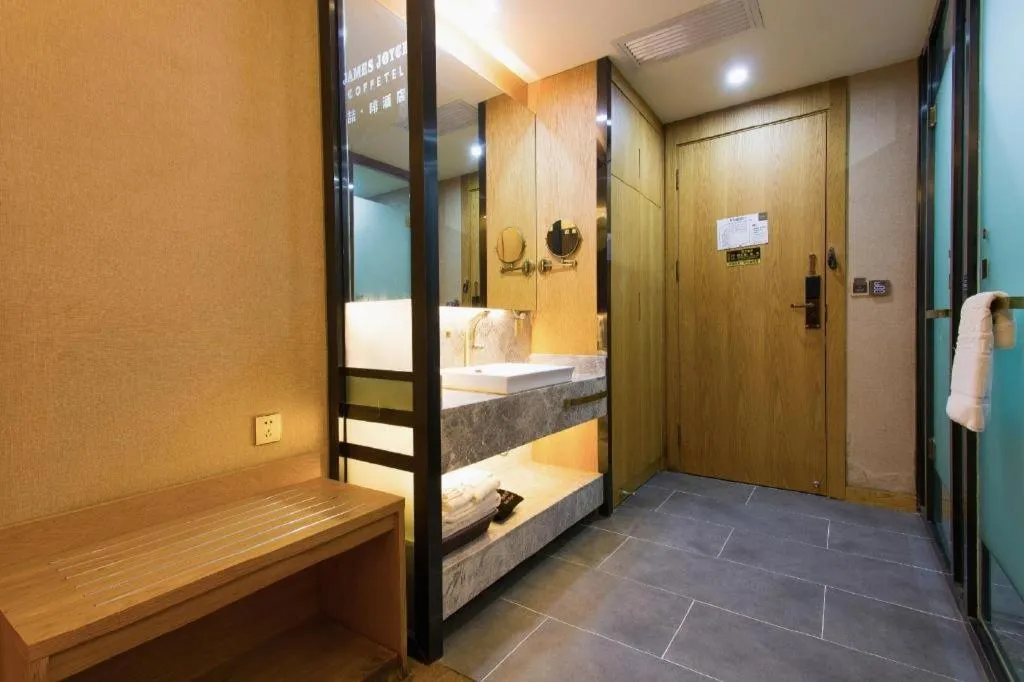 Bed in James Joyce Coffetel Xi'an Laochenggen Hongmiaopo Metro Station