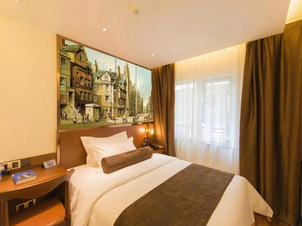 Bed in James Joyce Coffetel Beijing Qianmen Branch