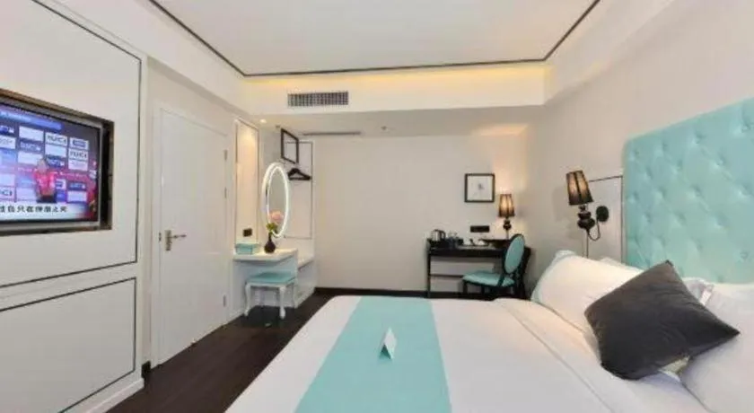 Bed in Xana Hotelle Guangzhou Tiyuxi Road Metro Station Branch