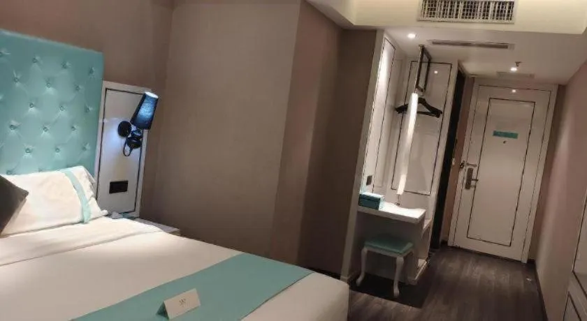 Bed in Xana Hotelle Guangzhou Tiyuxi Road Metro Station Branch
