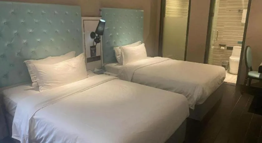 Bed in Xana Hotelle Guangzhou Tiyuxi Road Metro Station Branch