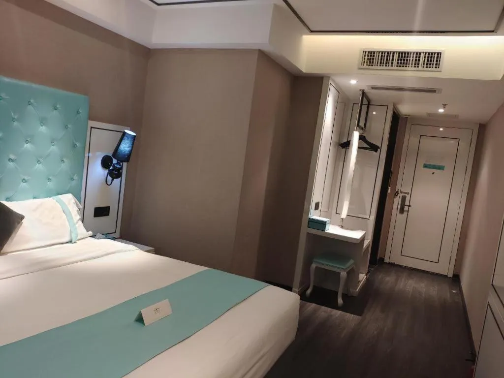 Bed in Xana Hotelle Guangzhou Tiyuxi Road Metro Station Branch