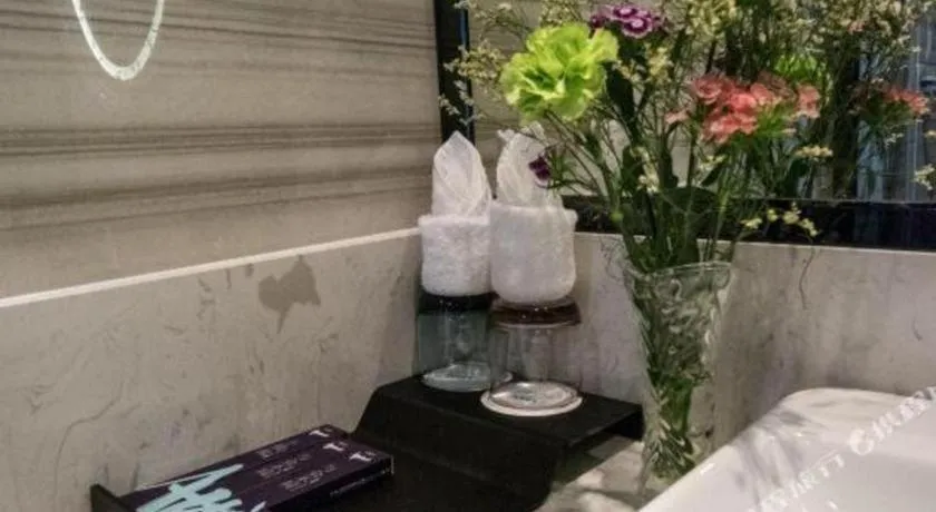 Bed in Xana Lite Guangzhou Shixi Metro Station