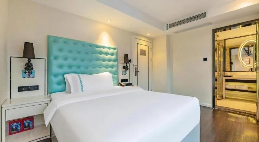 Bed in Xana Lite Guangzhou Shixi Metro Station