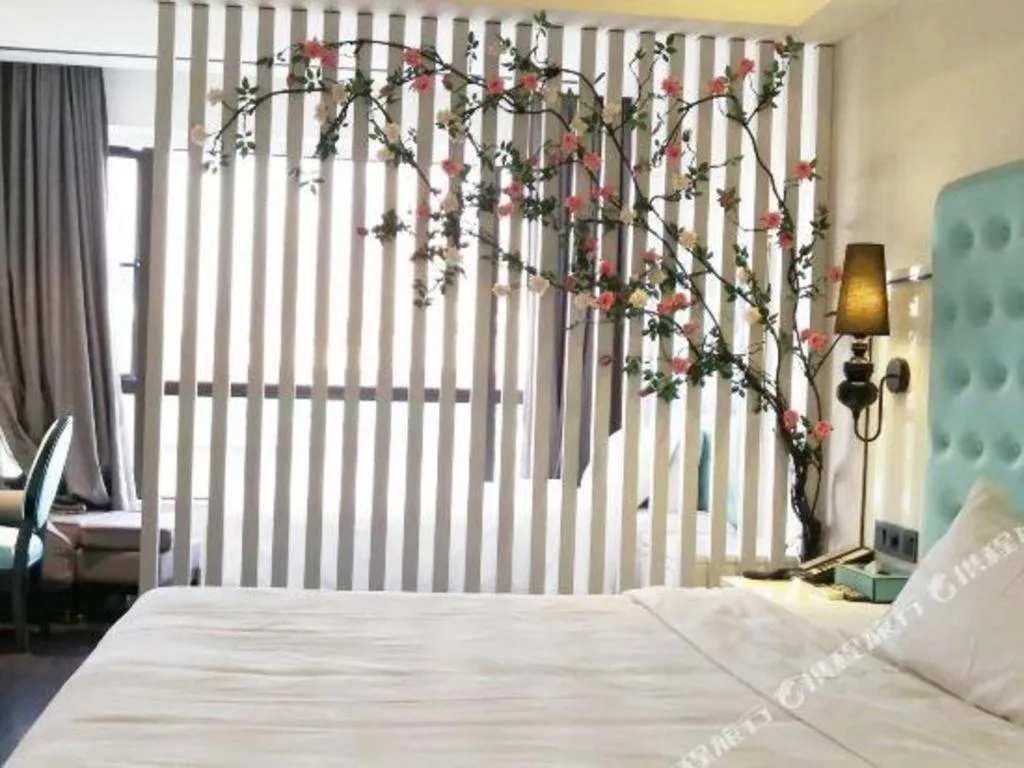 Bed in Xana Lite Guangzhou Shixi Metro Station