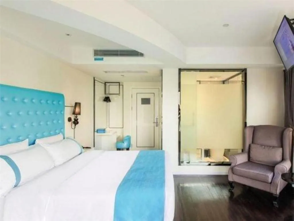 Bed in Xana Lite Guangzhou Shixi Metro Station