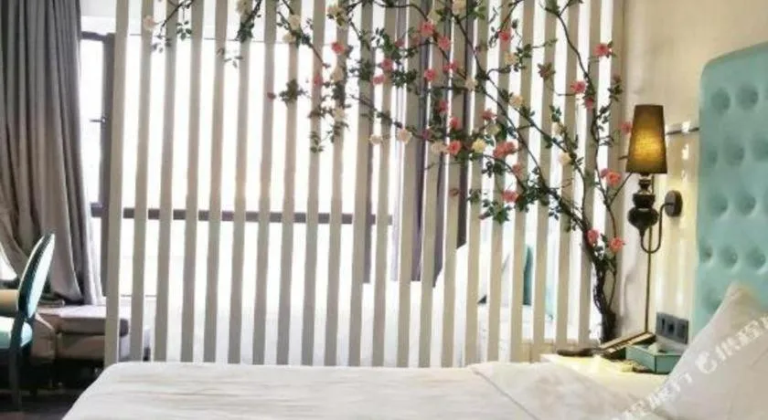 Bed in Xana Lite Guangzhou Shixi Metro Station