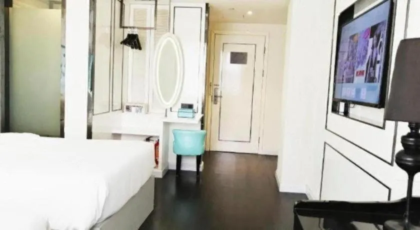 Bed in Xana Lite Guangzhou Shixi Metro Station