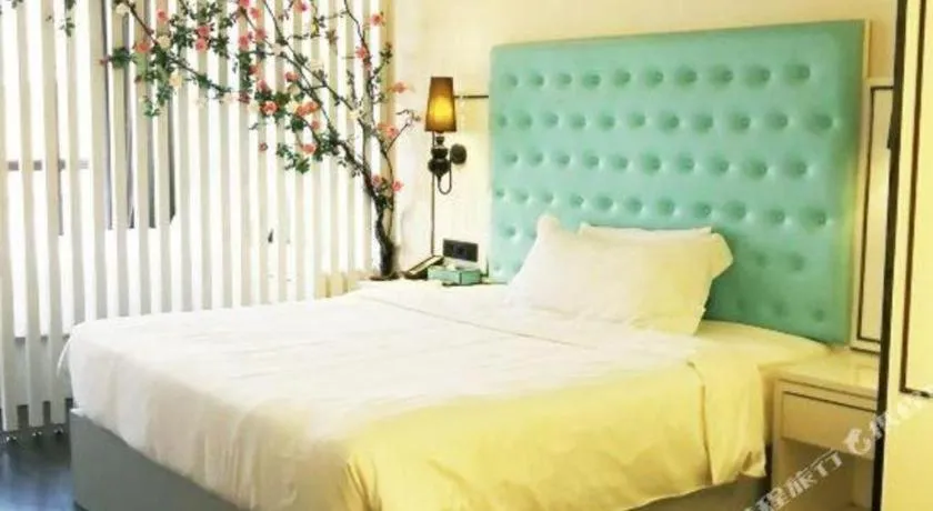 Bed in Xana Lite Guangzhou Shixi Metro Station