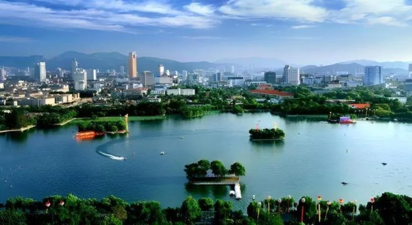 Xana Hotelle Jinan Daminghu North Gate