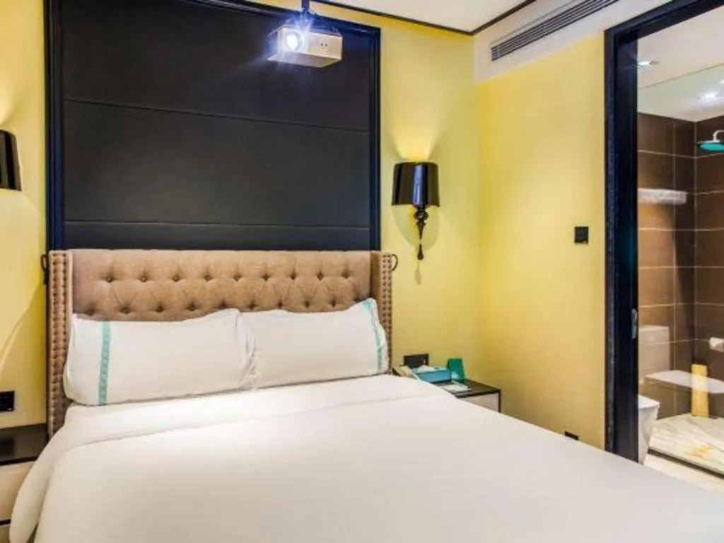 Bed in Xana Hotelle Beijing Olympic Park South Lishuiqiao Metro Station