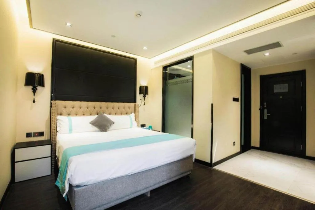 Bed in Xana Hotelle Beijing Olympic Park South Lishuiqiao Metro Station