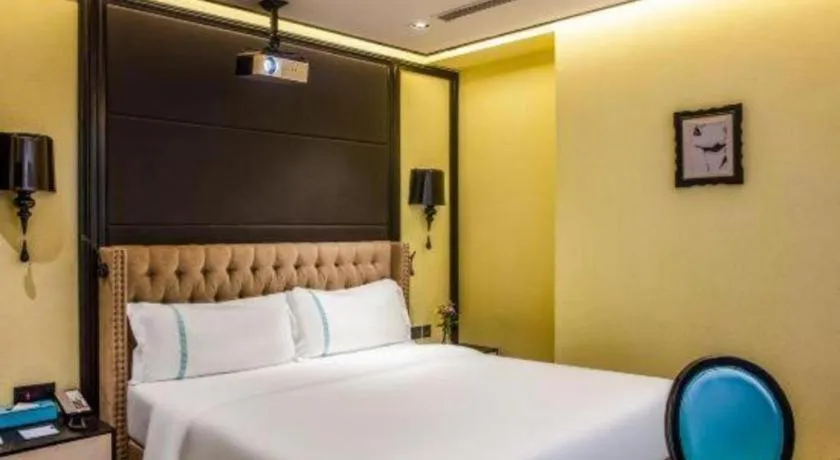 Bed in Xana Hotelle Beijing Olympic Park South Lishuiqiao Metro Station