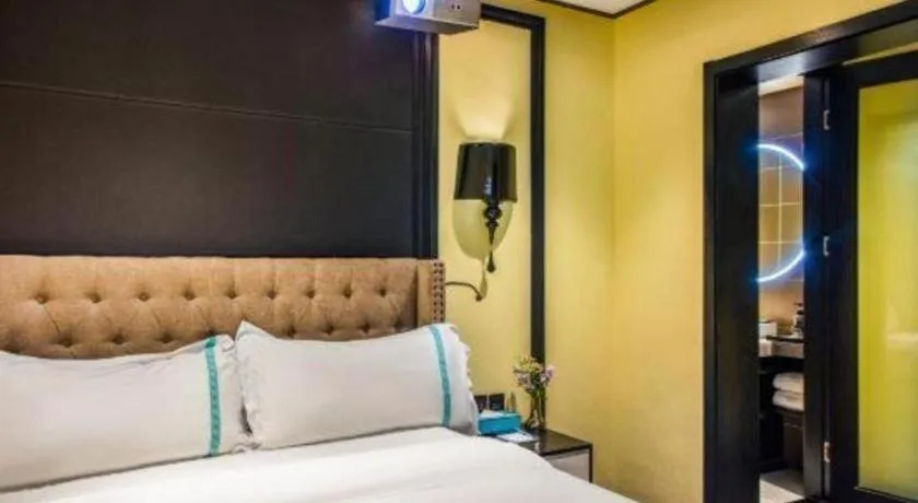 Bed in Xana Hotelle Beijing Olympic Park South Lishuiqiao Metro Station