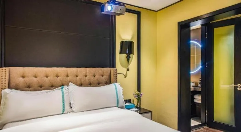 Bed in Xana Hotelle Beijing Olympic Park South Lishuiqiao Metro Station