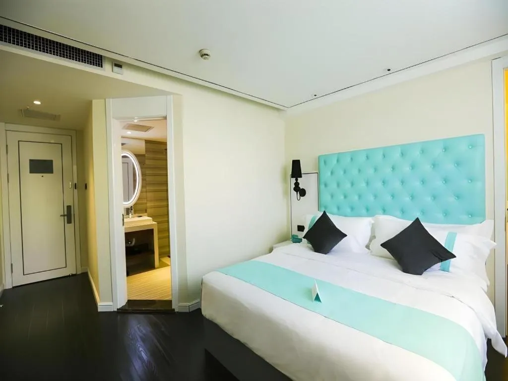 Bed in Xana Lite·Dunhua Railway Station