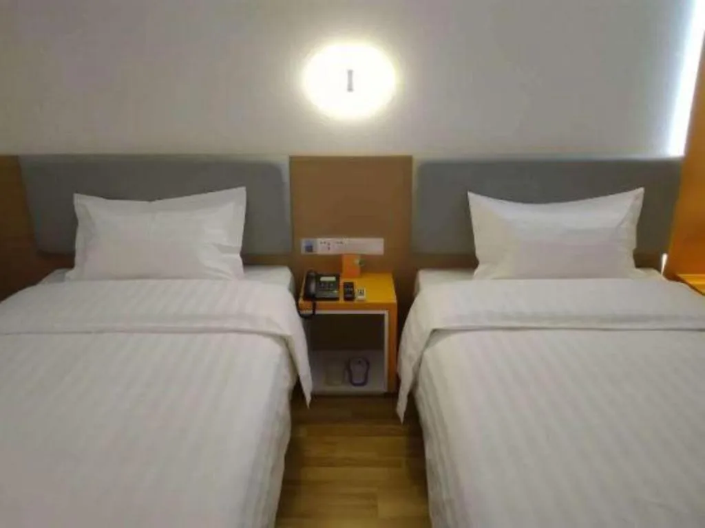 Bed in 7Days Inn Tianjin Airport NO.1 Bridge Branch