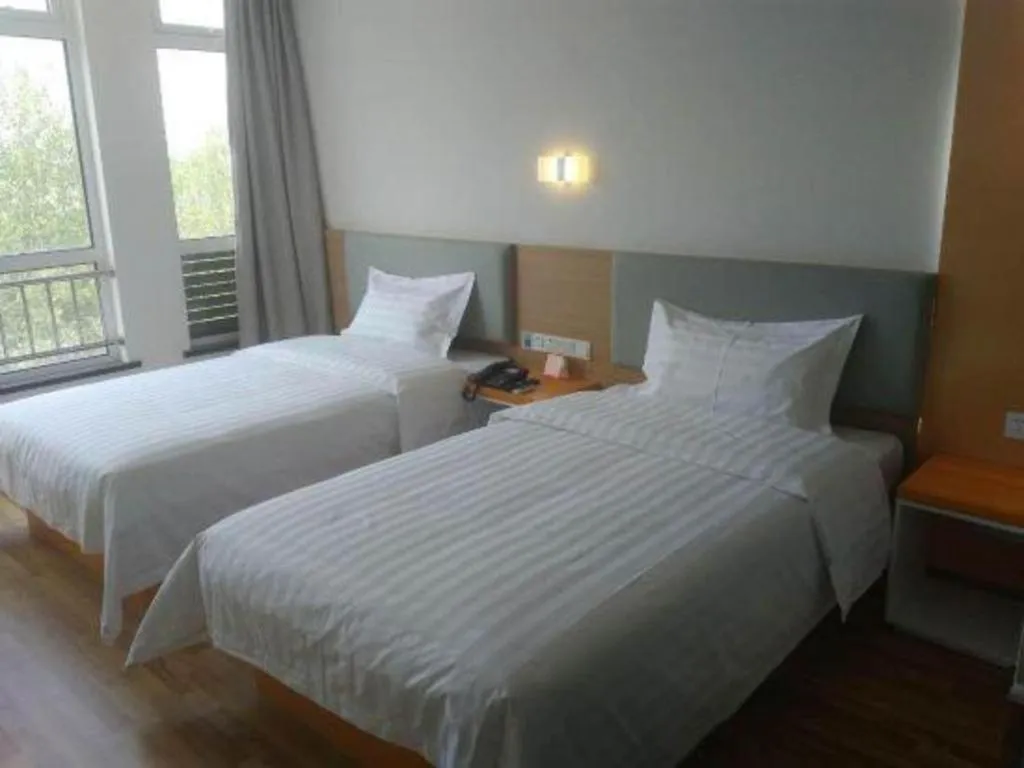 Bed in 7Days Inn Tianjin Airport NO.1 Bridge Branch