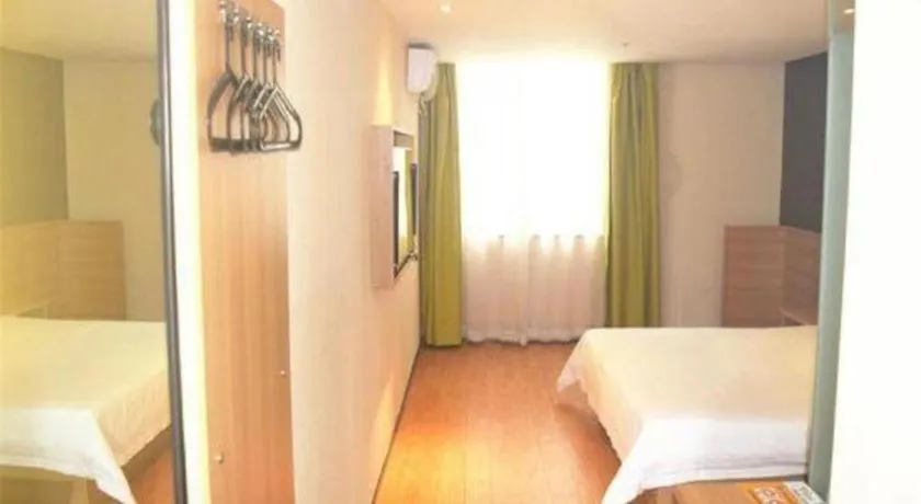 Bed in IU Hotel Chengdu Jianyang Xiongzhou Plaza