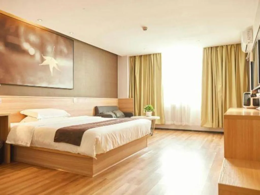 Bed in IU Hotel Chengdu Jianyang Xiongzhou Plaza