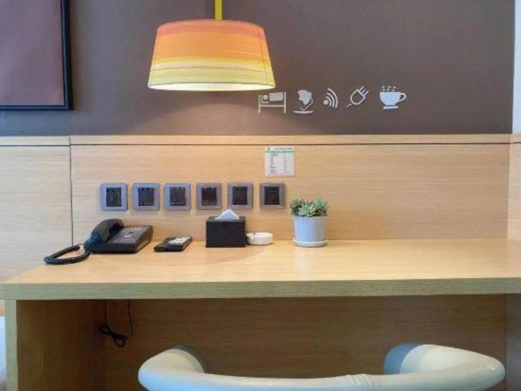 IU Hotel Chengdu Jianyang Xiongzhou Plaza