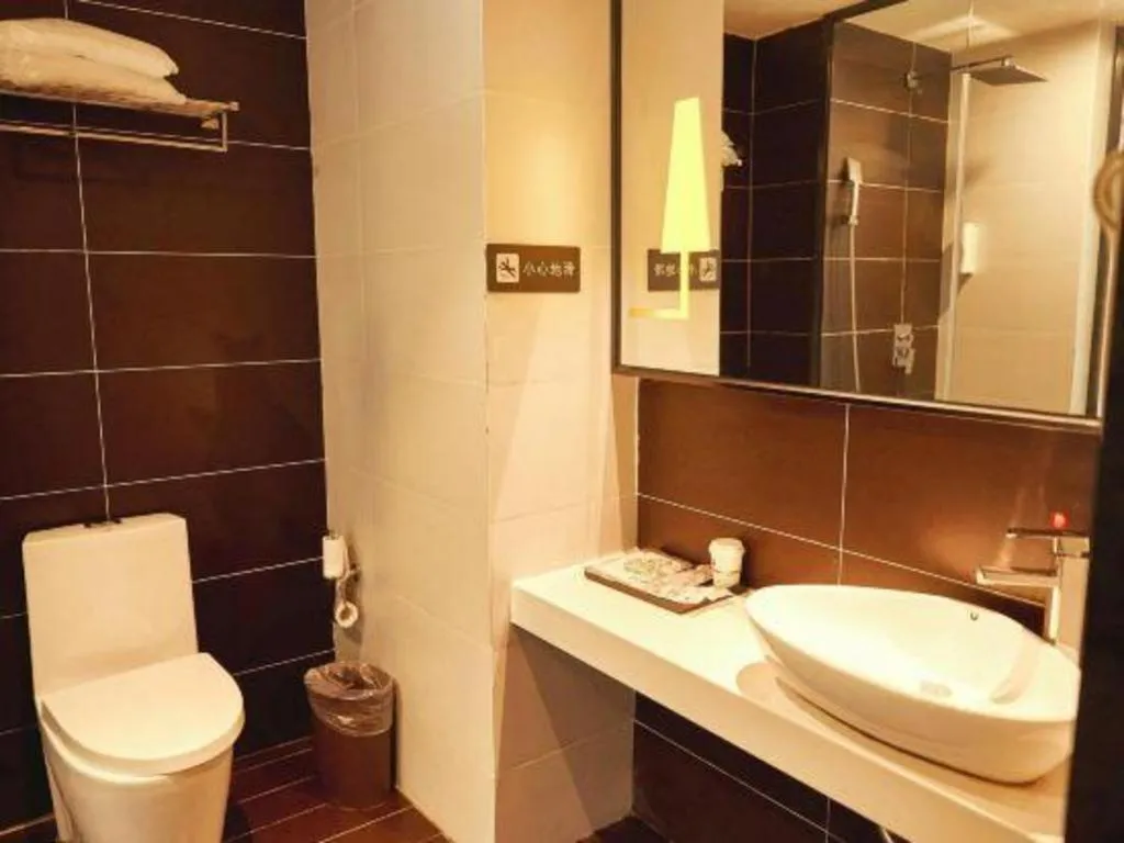 IU Hotel Chengdu Jianyang Xiongzhou Plaza