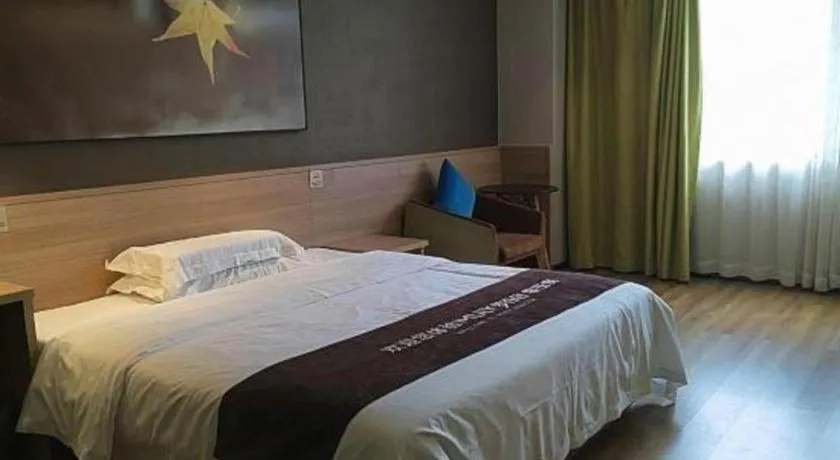 Bed in IU Hotel Chengdu Jianyang Xiongzhou Plaza