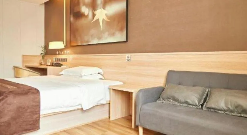 Bed in IU Hotel Chengdu Jianyang Xiongzhou Plaza