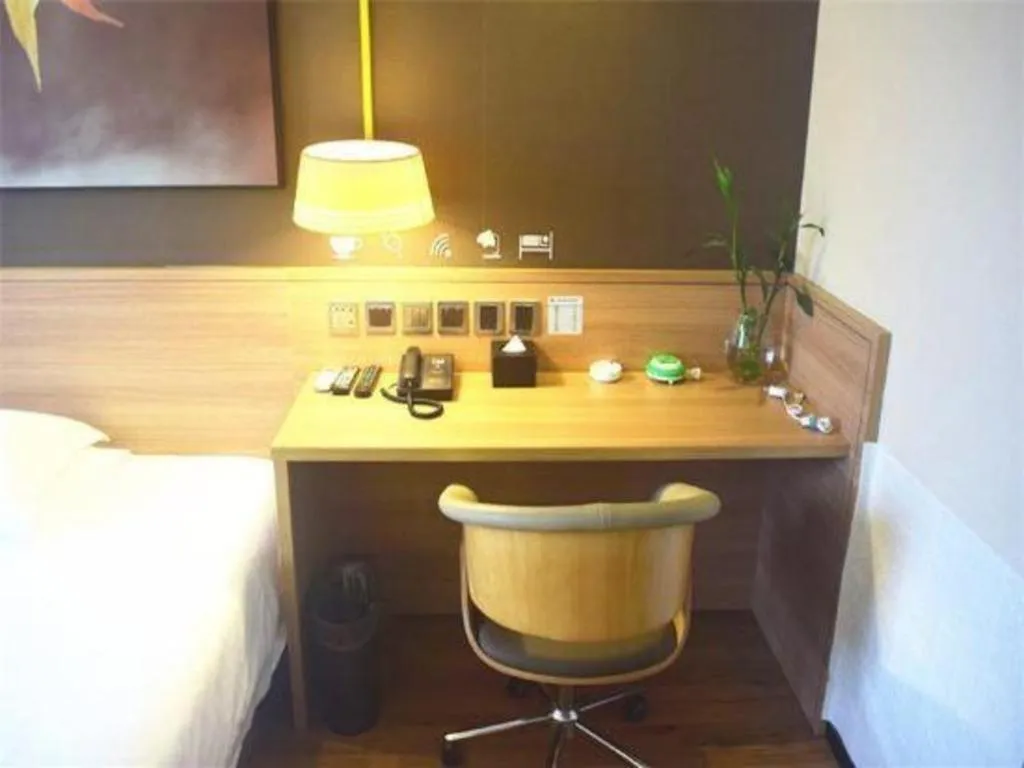 IU Hotel Chengdu Jianyang Xiongzhou Plaza