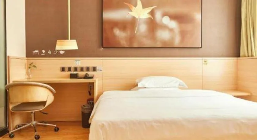 Bed in IU Hotel Chengdu Jianyang Xiongzhou Plaza