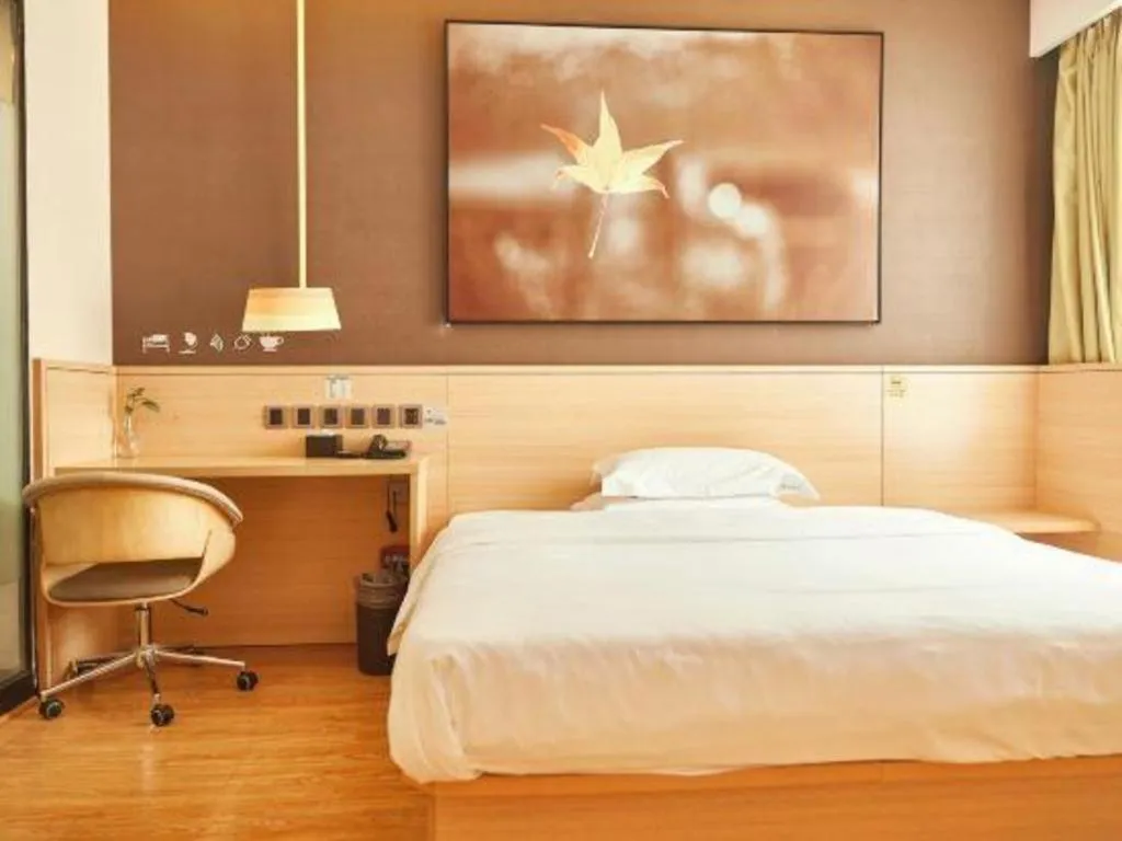 Bed in IU Hotel Chengdu Jianyang Xiongzhou Plaza