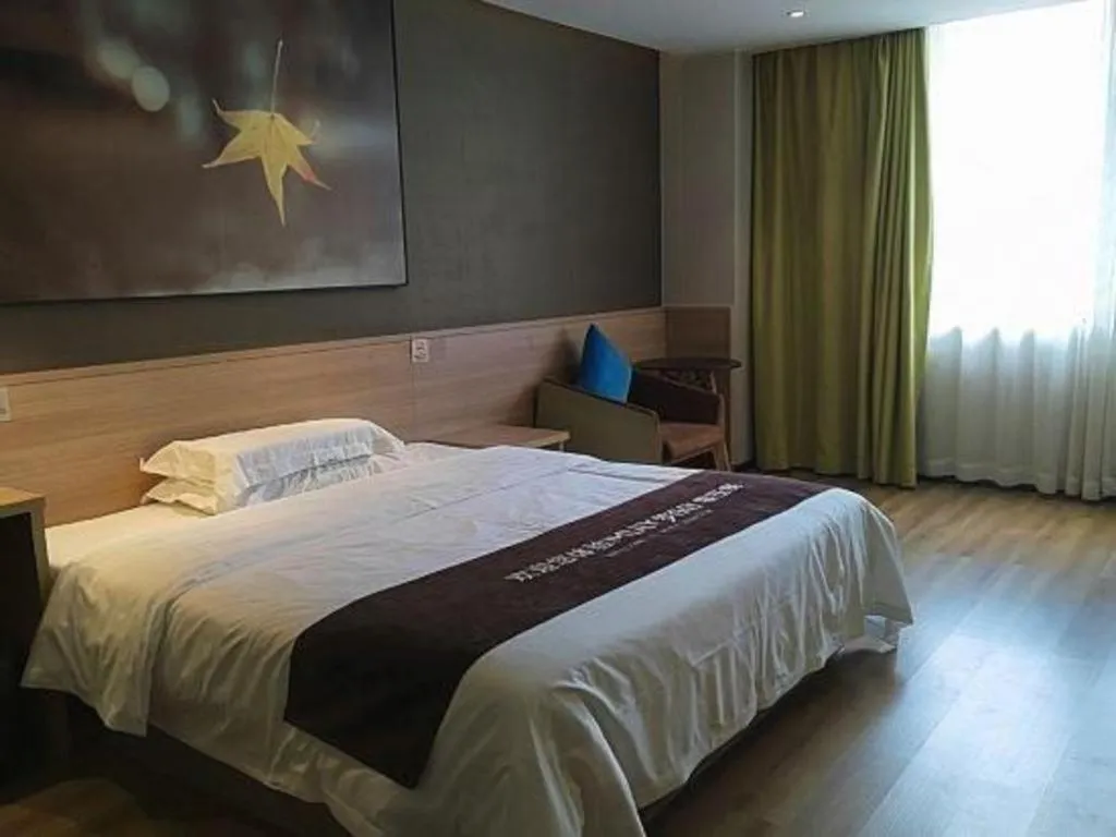 Bed in IU Hotel Chengdu Jianyang Xiongzhou Plaza