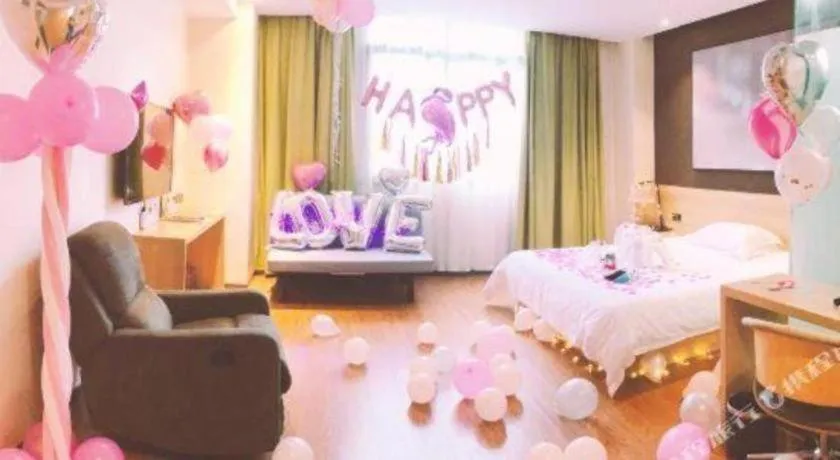 Bed in IU Hotel Chongqing Jiangbei International Airport