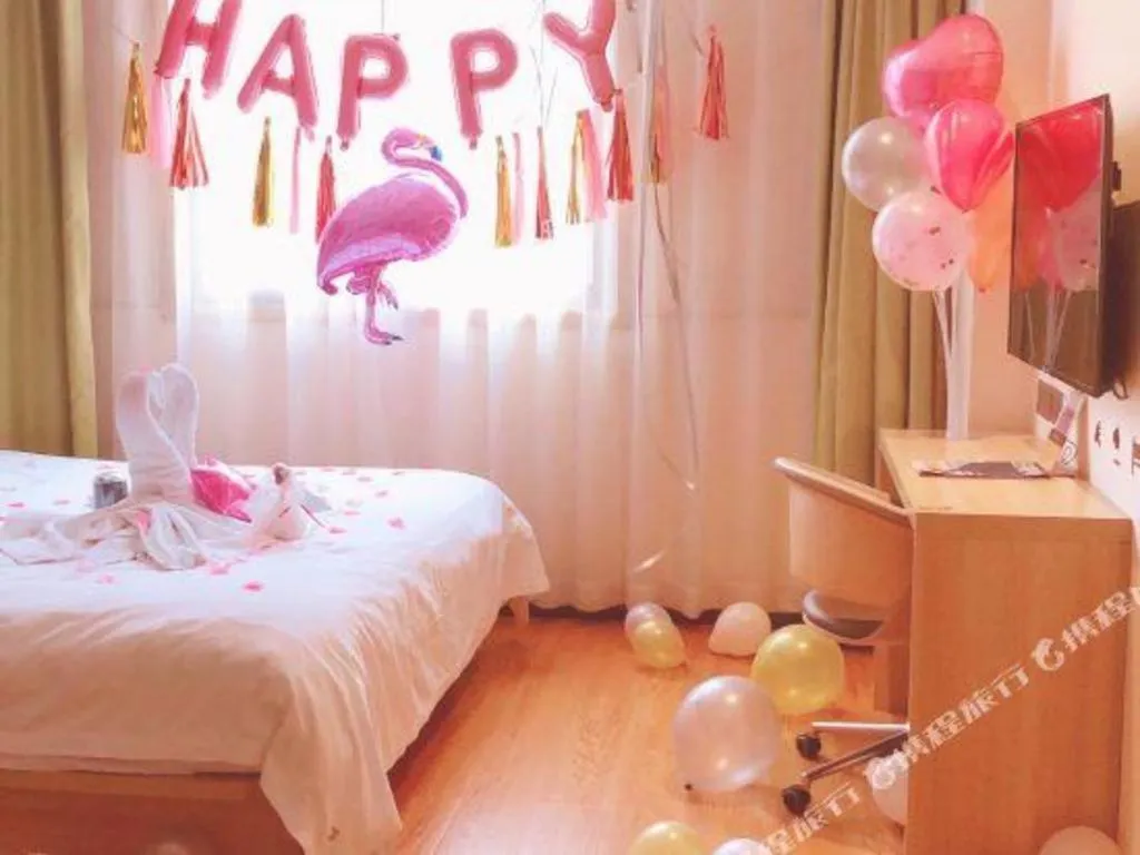 Bed in IU Hotel Chongqing Jiangbei International Airport